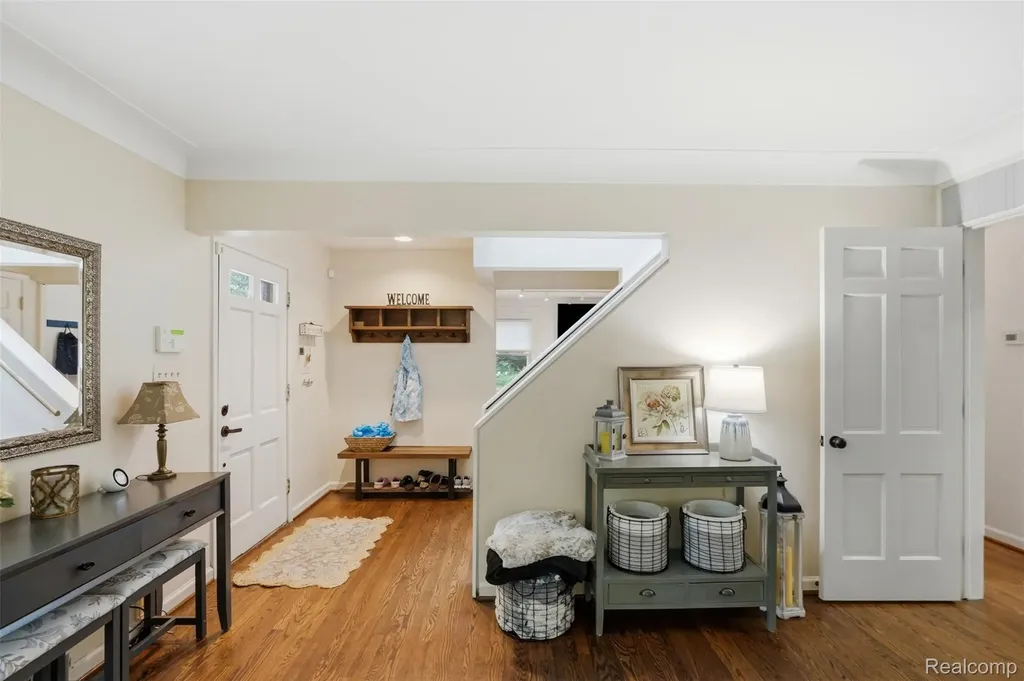 27310 Crestwood Drive Franklin Village MI 48025