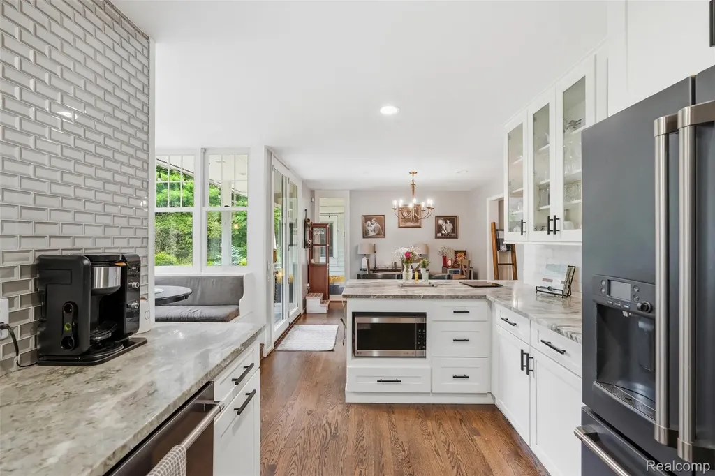 27310 Crestwood Drive Franklin Village MI 48025