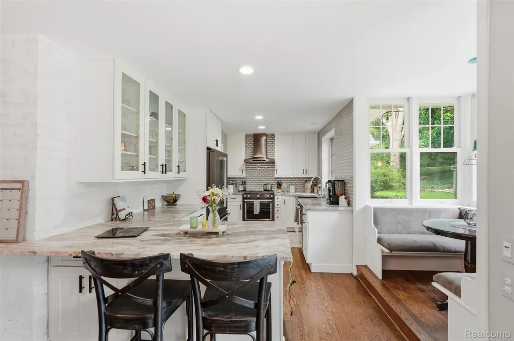 27310 Crestwood Drive Franklin Village MI 48025