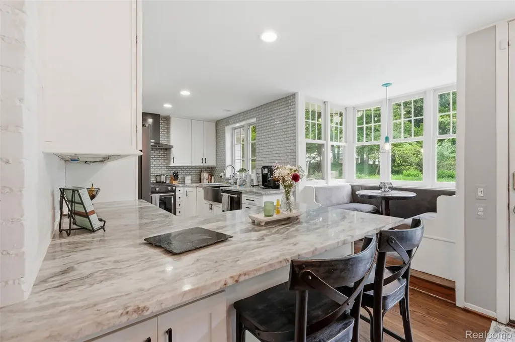 27310 Crestwood Drive Franklin Village MI 48025