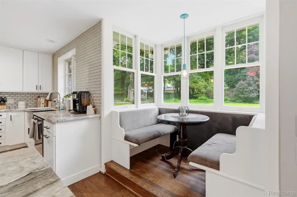 27310 Crestwood Drive Franklin Village MI 48025