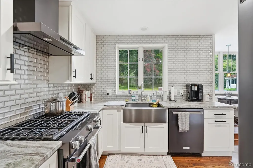 27310 Crestwood Drive Franklin Village MI 48025