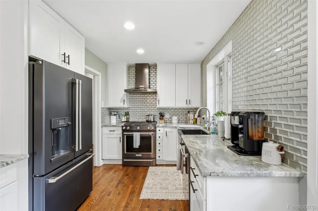 27310 Crestwood Drive Franklin Village MI 48025