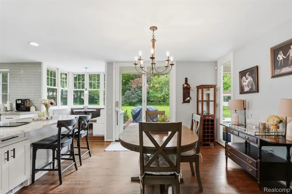 27310 Crestwood Drive Franklin Village MI 48025