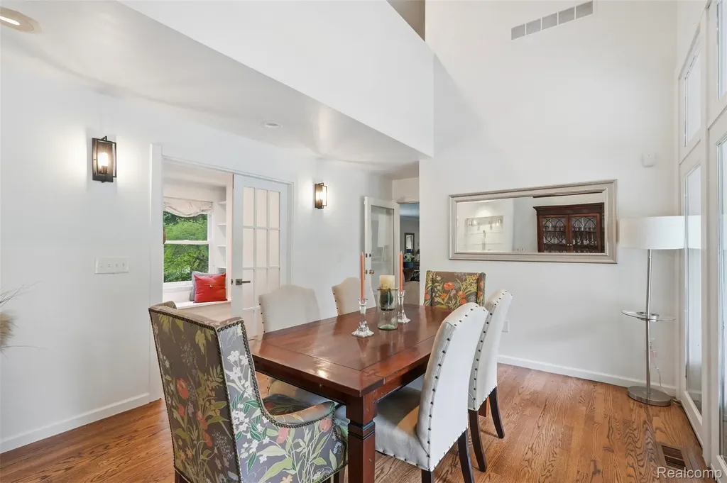 27310 Crestwood Drive Franklin Village MI 48025