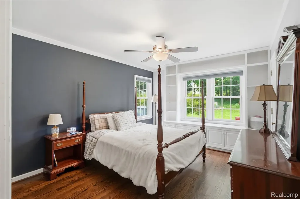 27310 Crestwood Drive Franklin Village MI 48025