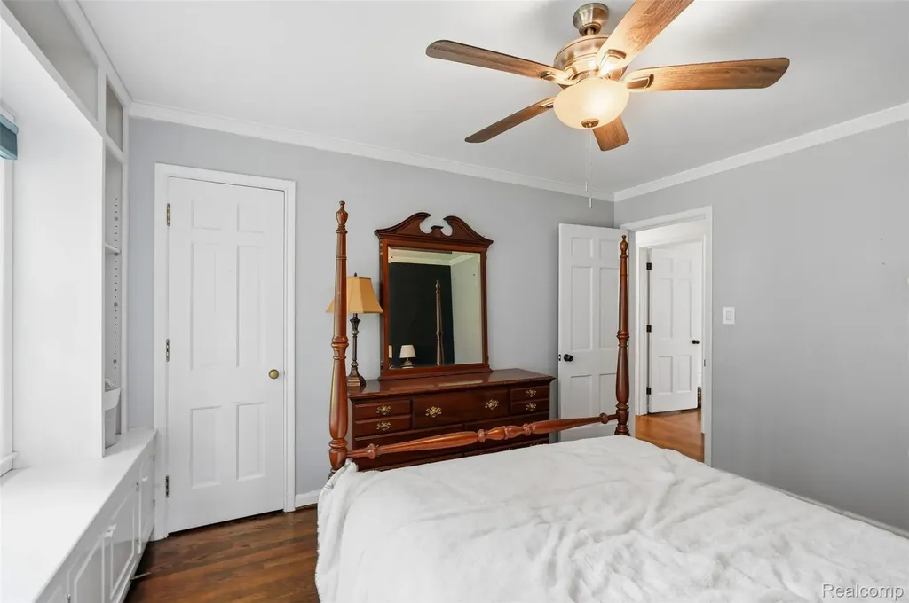 27310 Crestwood Drive Franklin Village MI 48025