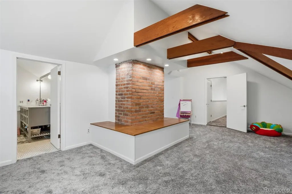 27310 Crestwood Drive Franklin Village MI 48025