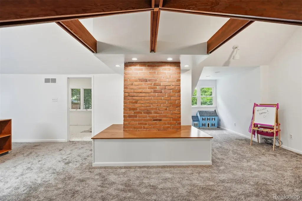 27310 Crestwood Drive Franklin Village MI 48025
