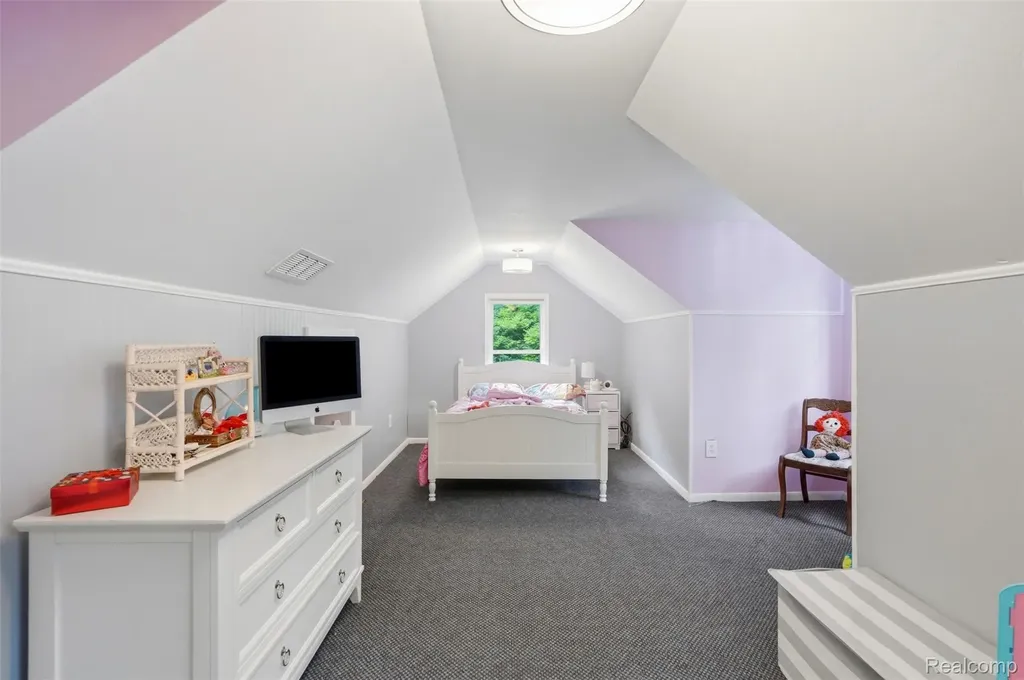 27310 Crestwood Drive Franklin Village MI 48025