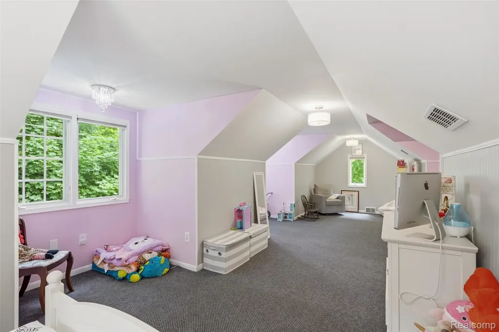 27310 Crestwood Drive Franklin Village MI 48025