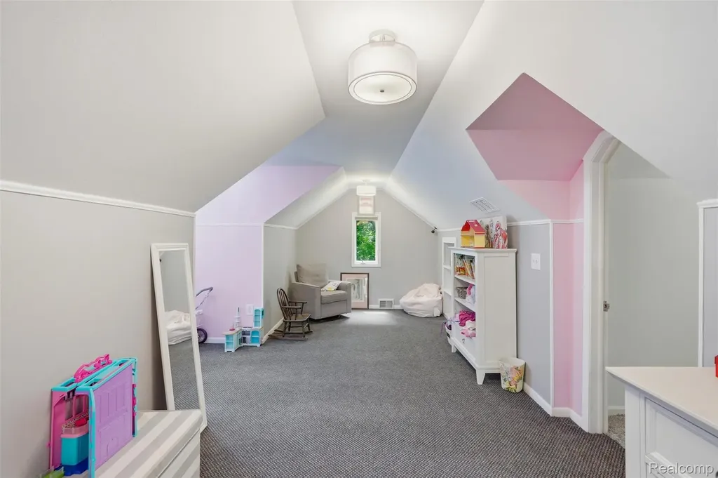 27310 Crestwood Drive Franklin Village MI 48025