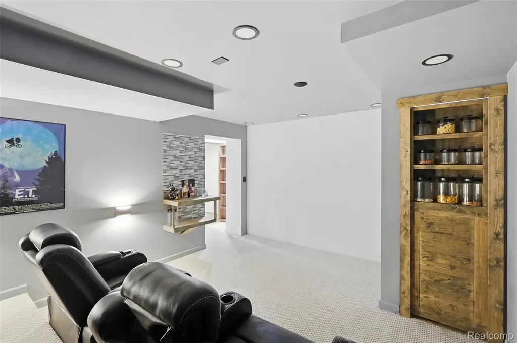 27310 Crestwood Drive Franklin Village MI 48025