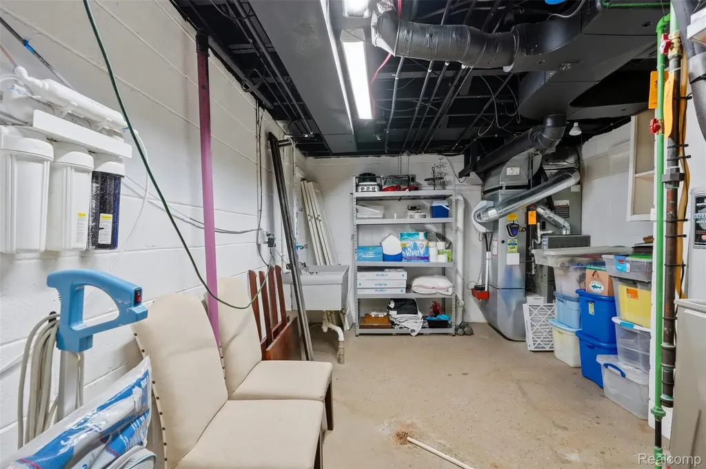 27310 Crestwood Drive Franklin Village MI 48025