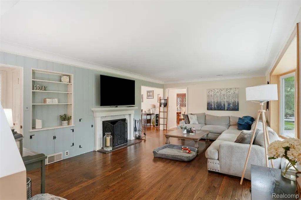 27310 Crestwood Drive Franklin Village MI 48025