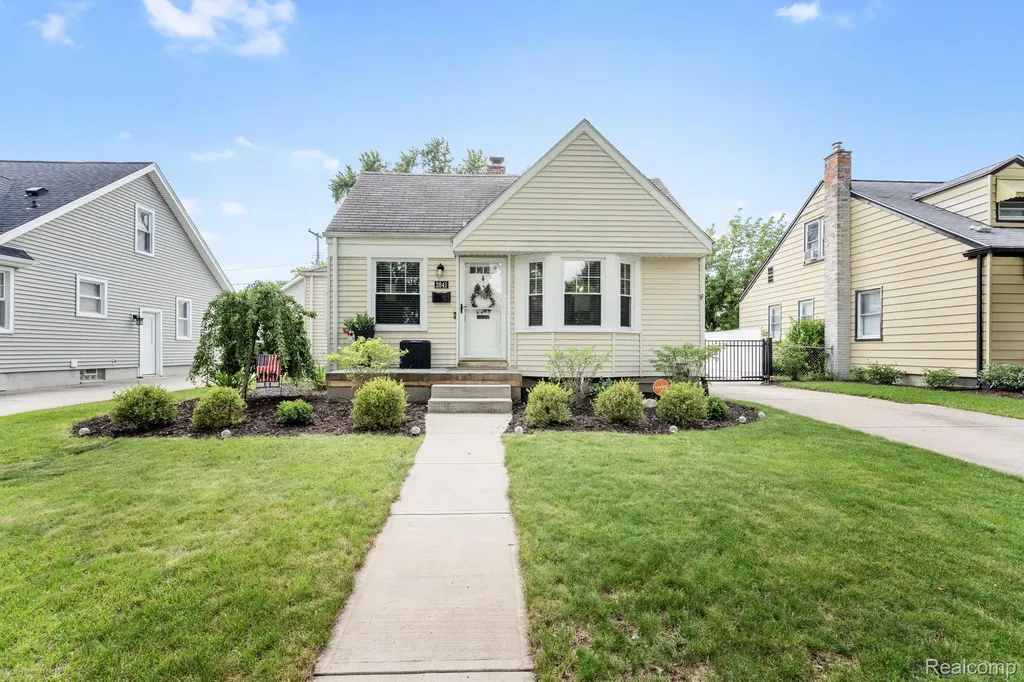 2841 Royal Avenue Berkley City MI 48072
