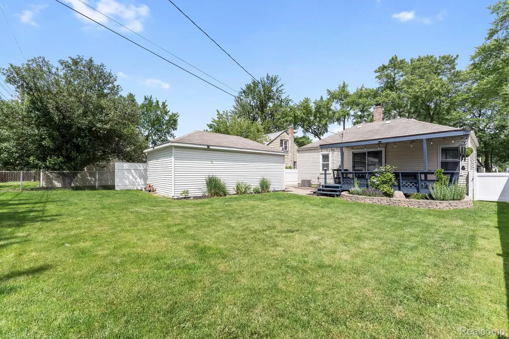 2841 Royal Avenue Berkley City MI 48072