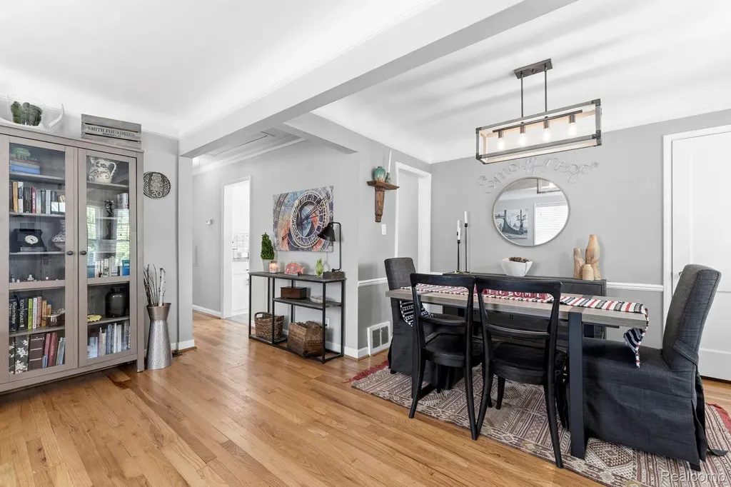 2841 Royal Avenue Berkley City MI 48072