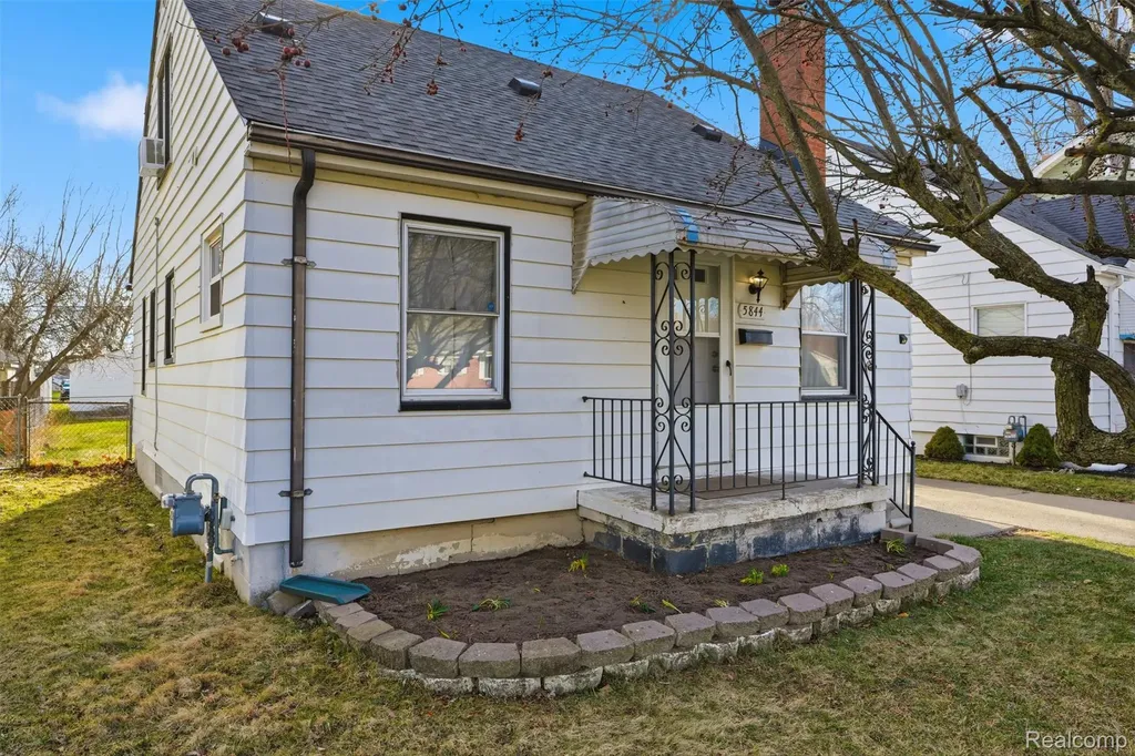 5844 Gilman Street Garden City City MI 48135