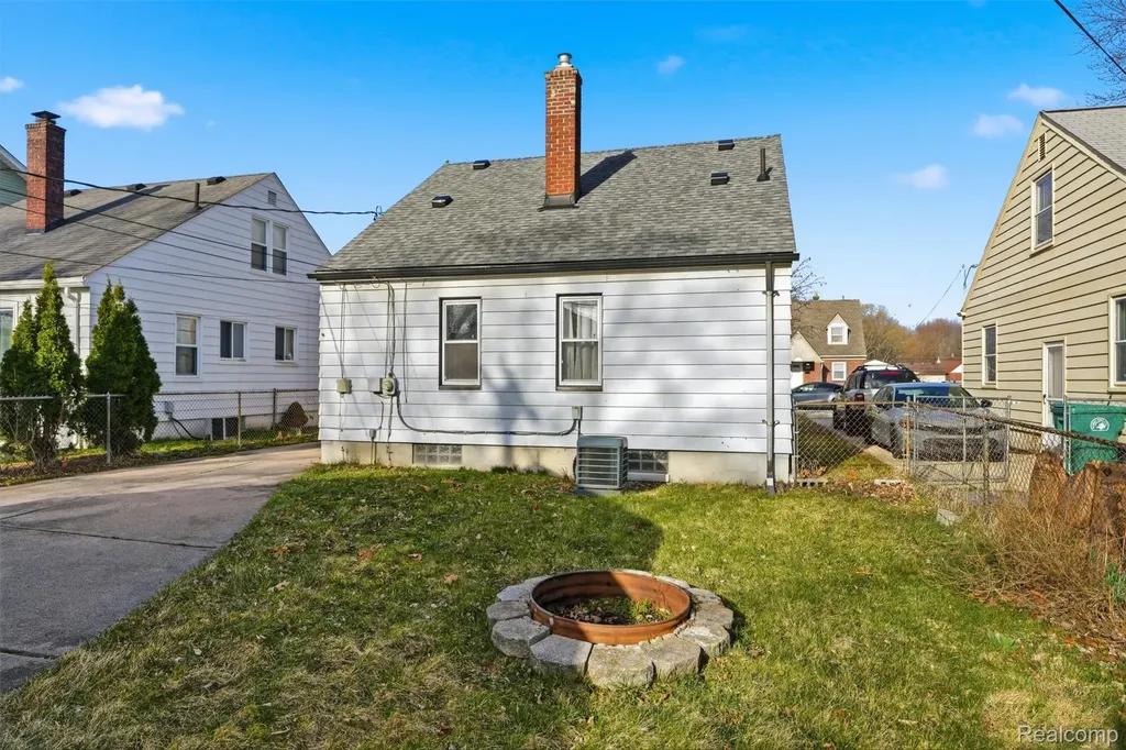 5844 Gilman Street Garden City City MI 48135