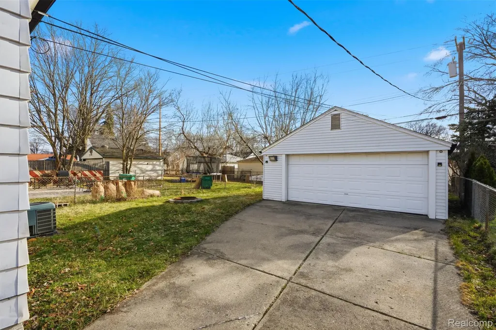 5844 Gilman Street Garden City City MI 48135
