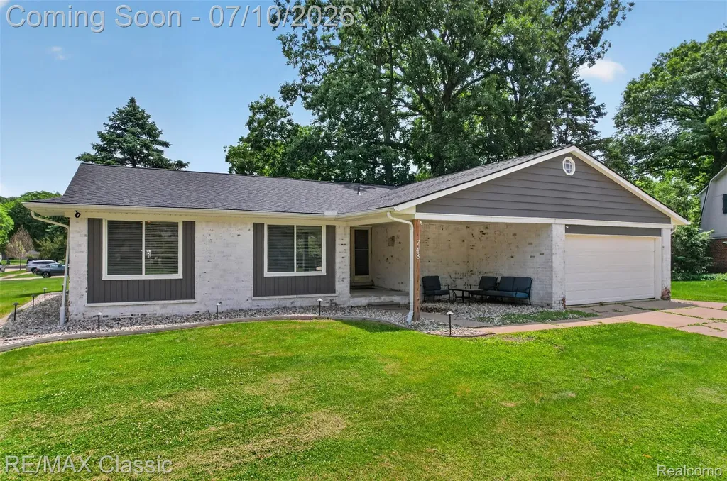 748 Randall Drive Troy City MI 48085