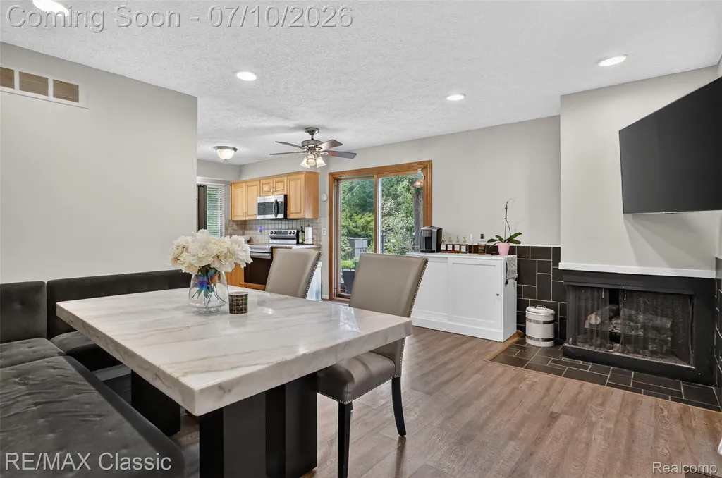 748 Randall Drive Troy City MI 48085