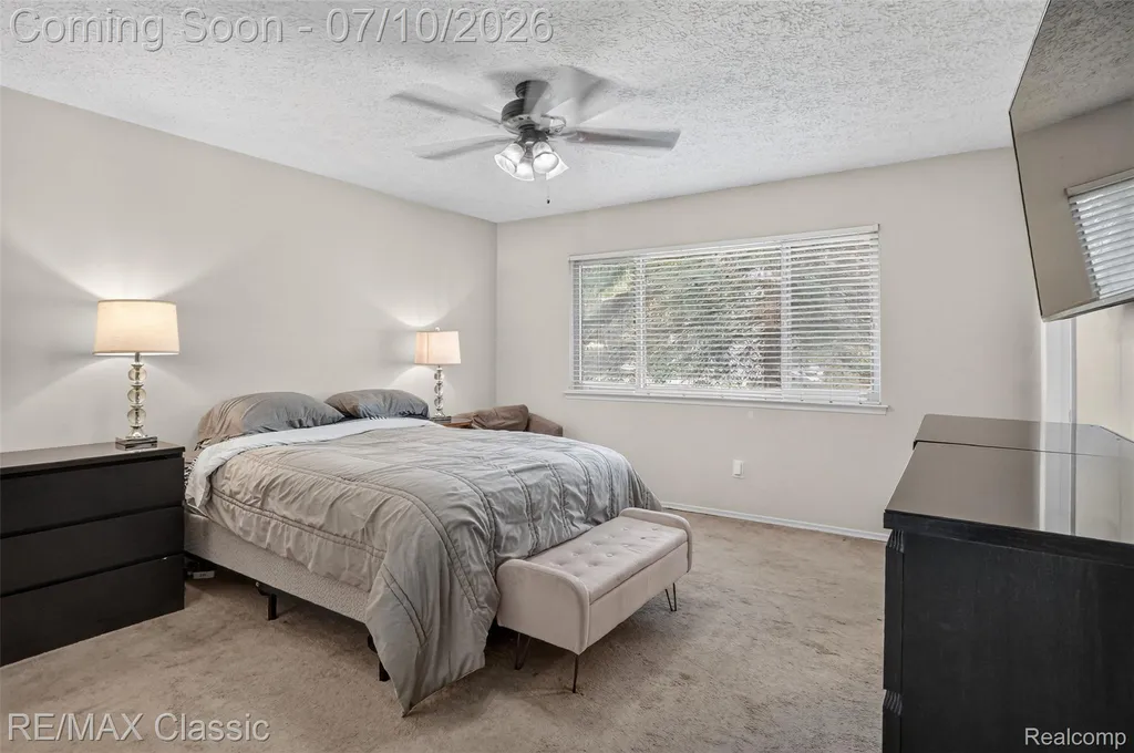 748 Randall Drive Troy City MI 48085