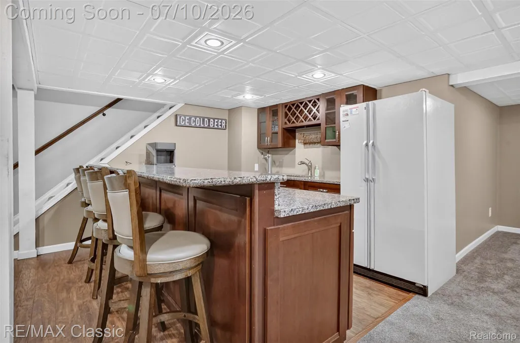 748 Randall Drive Troy City MI 48085