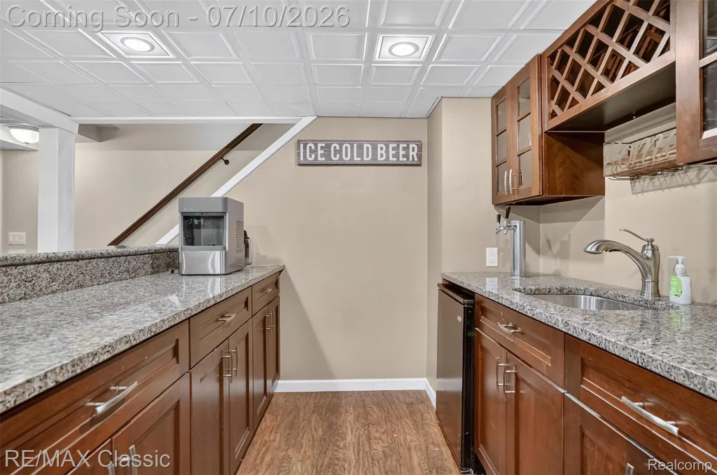 748 Randall Drive Troy City MI 48085