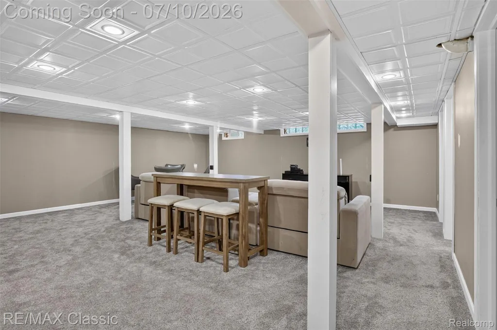 748 Randall Drive Troy City MI 48085
