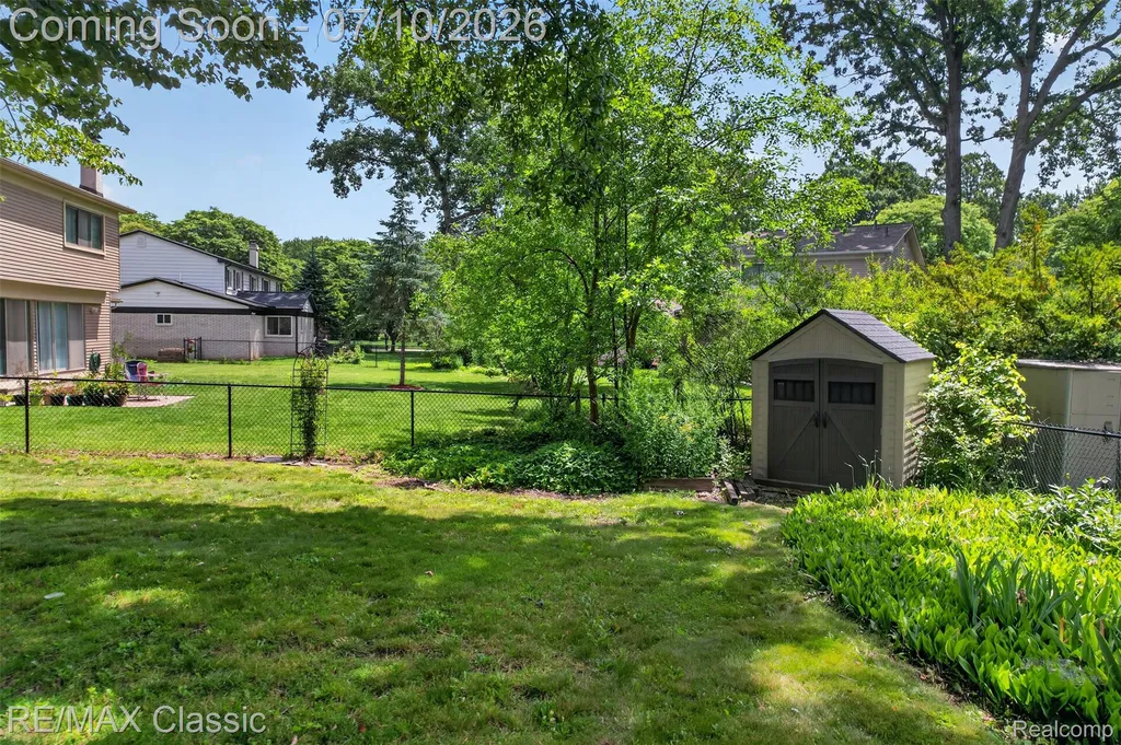 748 Randall Drive Troy City MI 48085