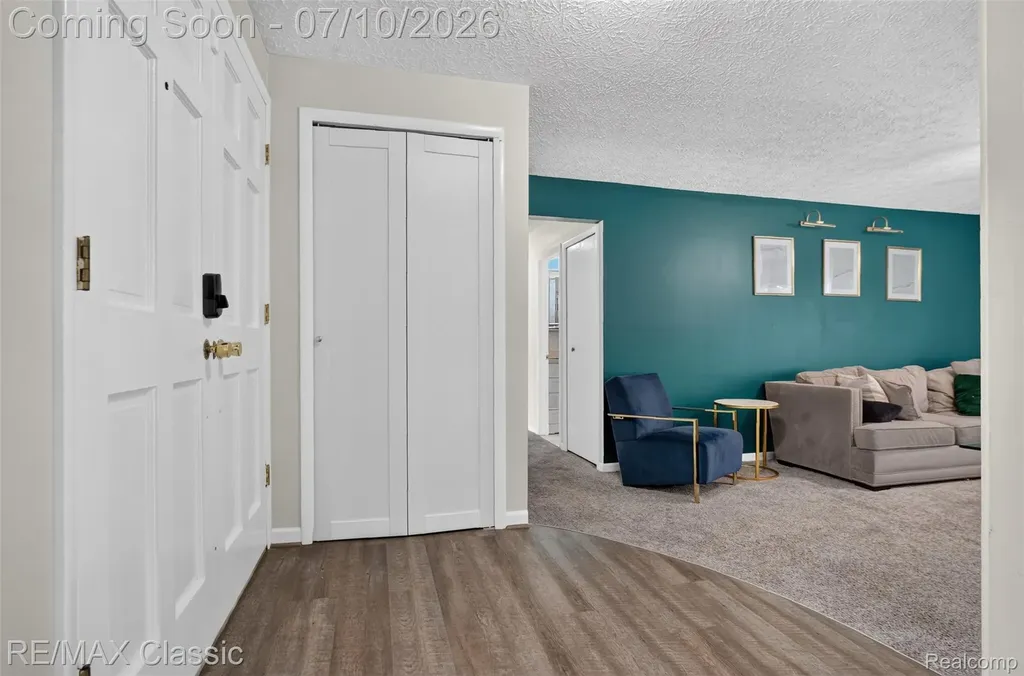 748 Randall Drive Troy City MI 48085