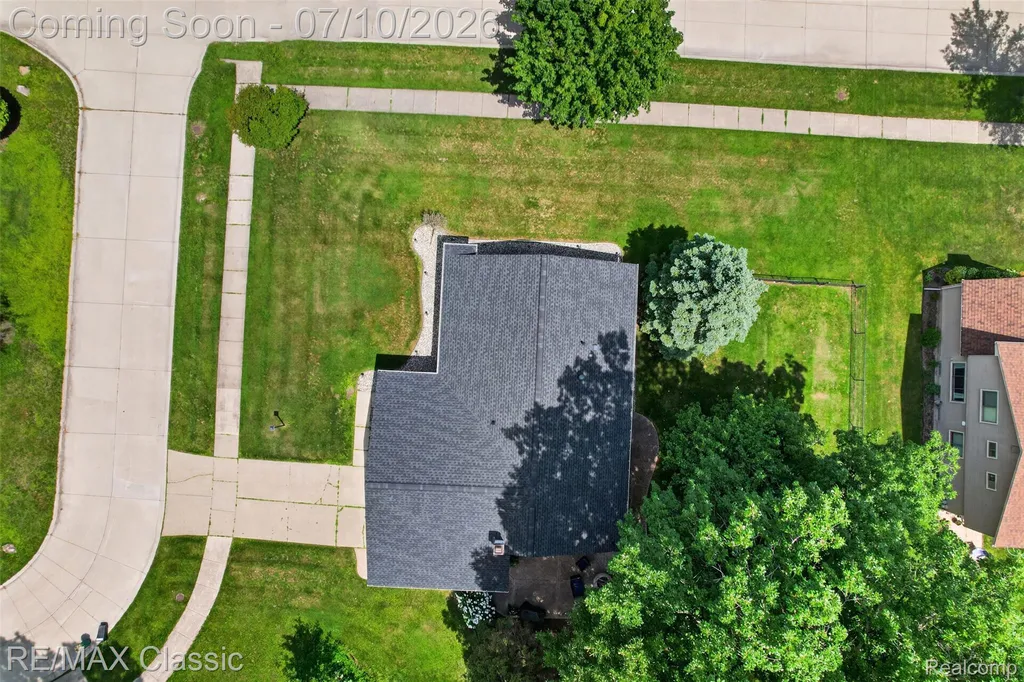 748 Randall Drive Troy City MI 48085