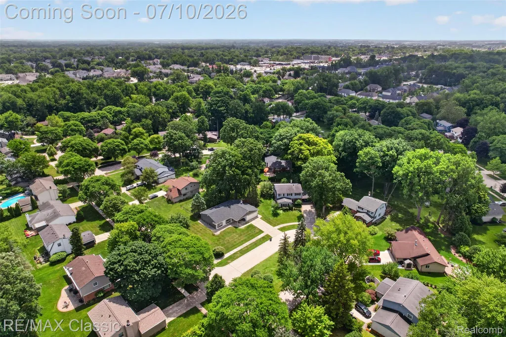 748 Randall Drive Troy City MI 48085