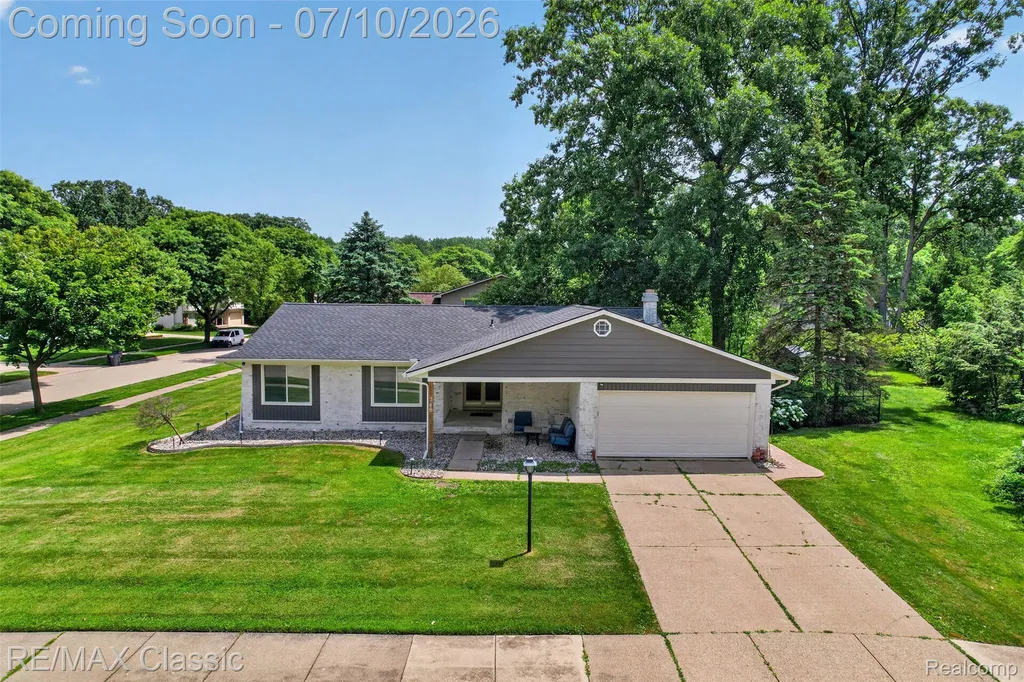 748 Randall Drive Troy City MI 48085
