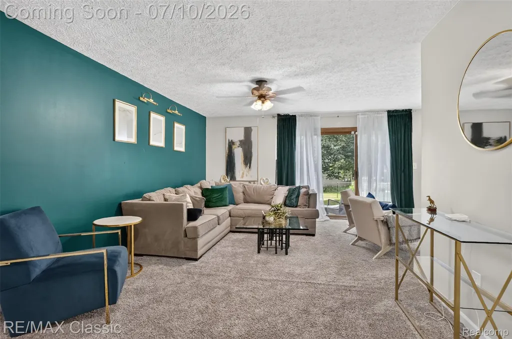 748 Randall Drive Troy City MI 48085