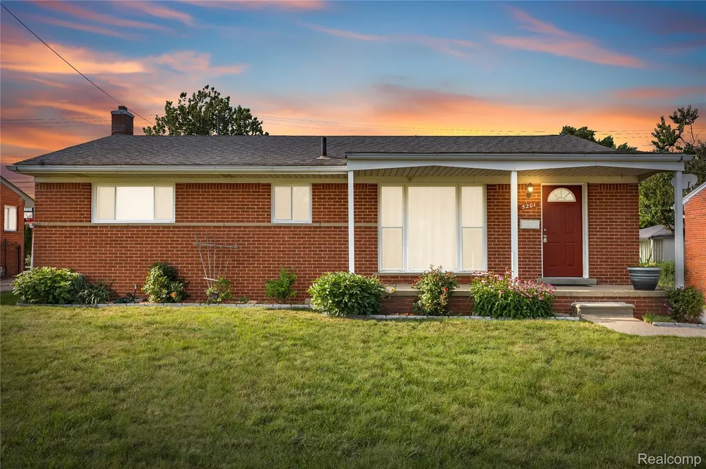 5201 Arden Avenue Warren City MI 48092