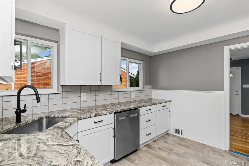 5201 Arden Avenue Warren City MI 48092