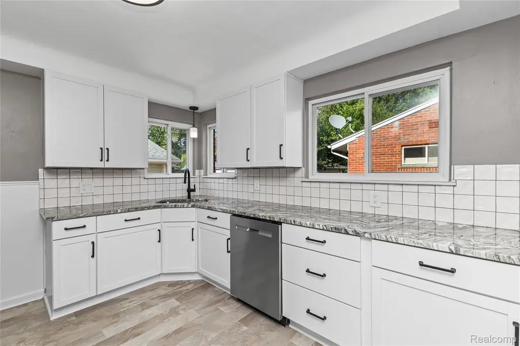 5201 Arden Avenue Warren City MI 48092