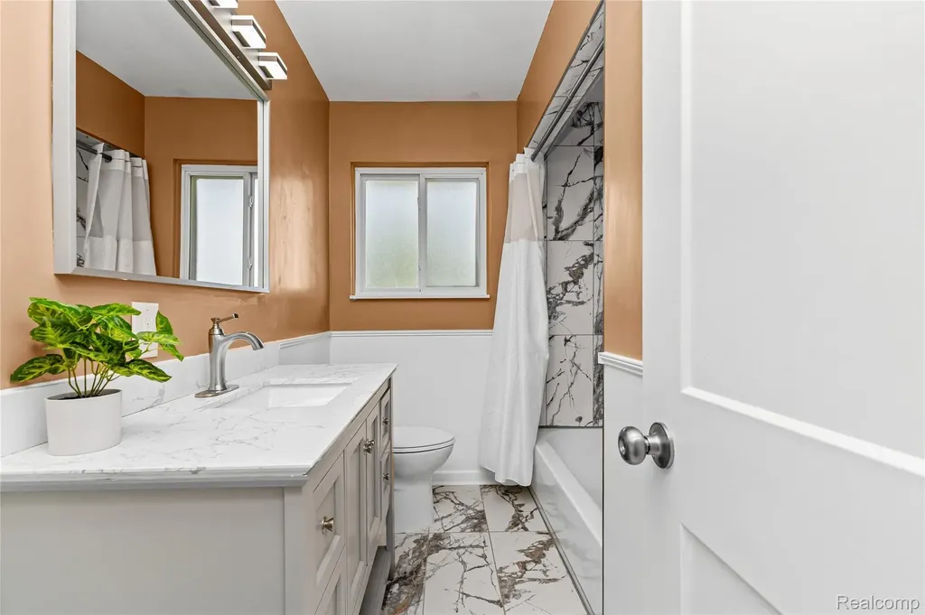 5201 Arden Avenue Warren City MI 48092