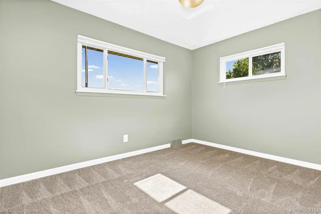 5201 Arden Avenue Warren City MI 48092