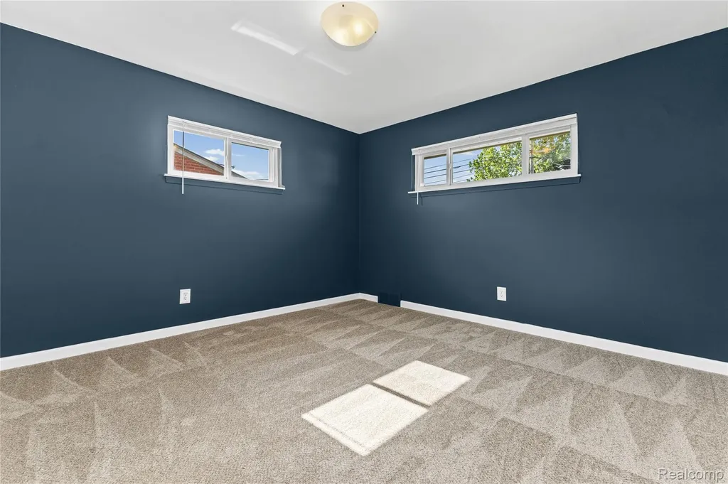 5201 Arden Avenue Warren City MI 48092