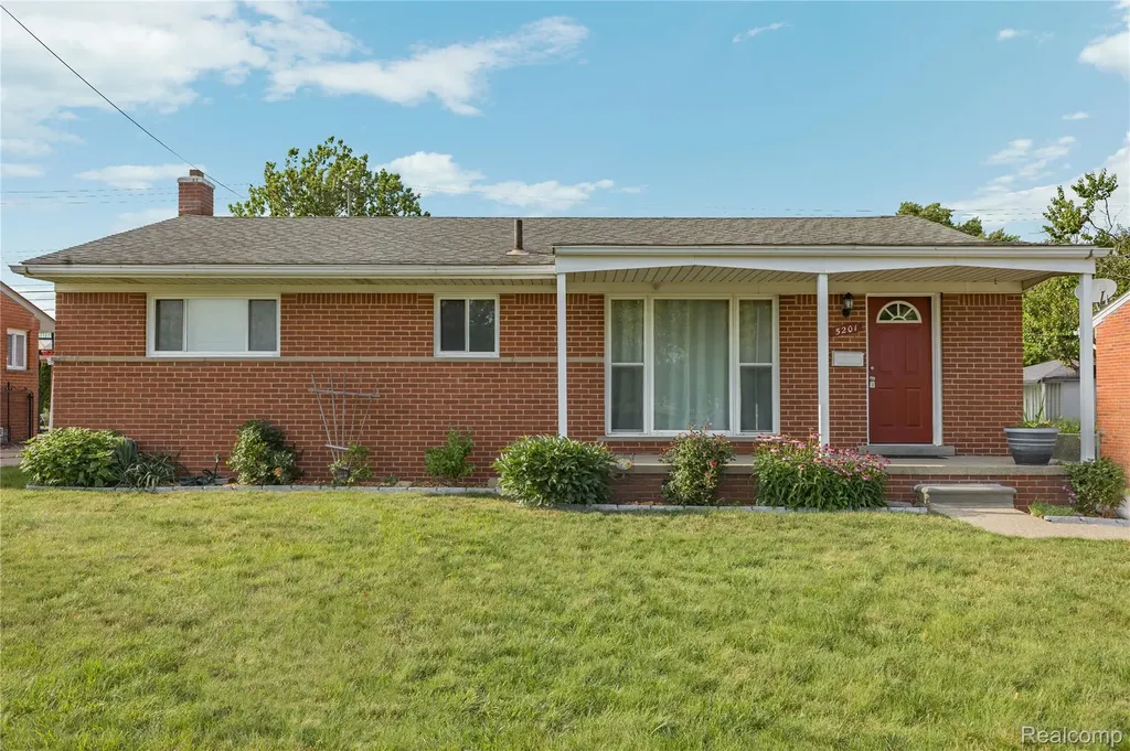 5201 Arden Avenue Warren City MI 48092