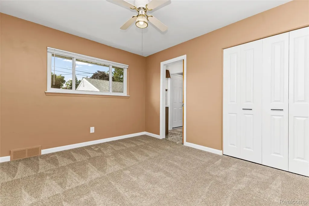 5201 Arden Avenue Warren City MI 48092