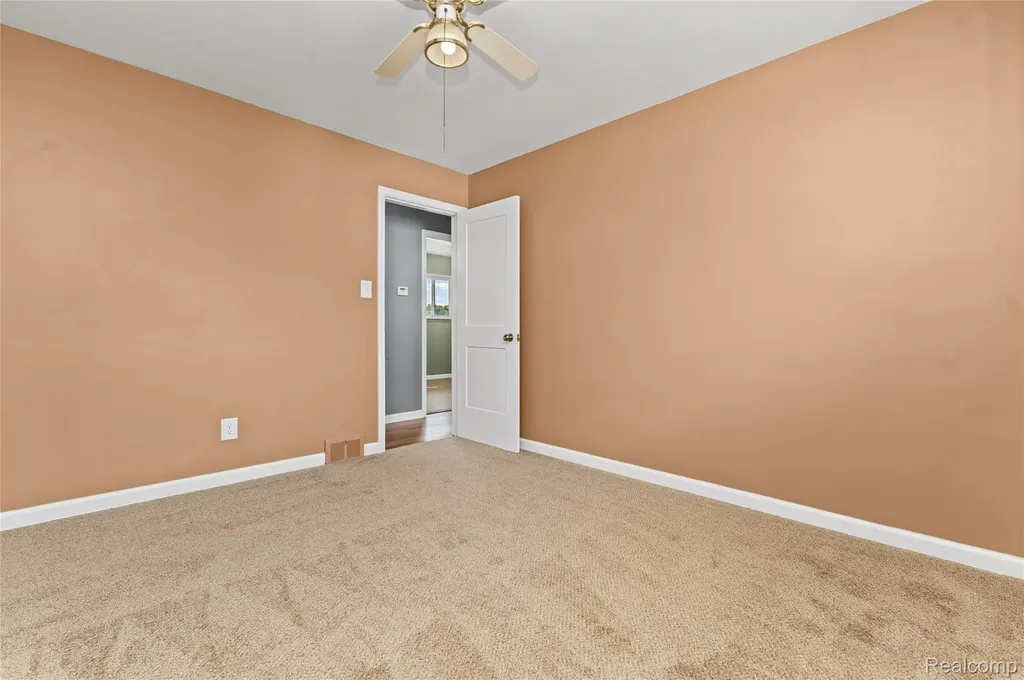5201 Arden Avenue Warren City MI 48092