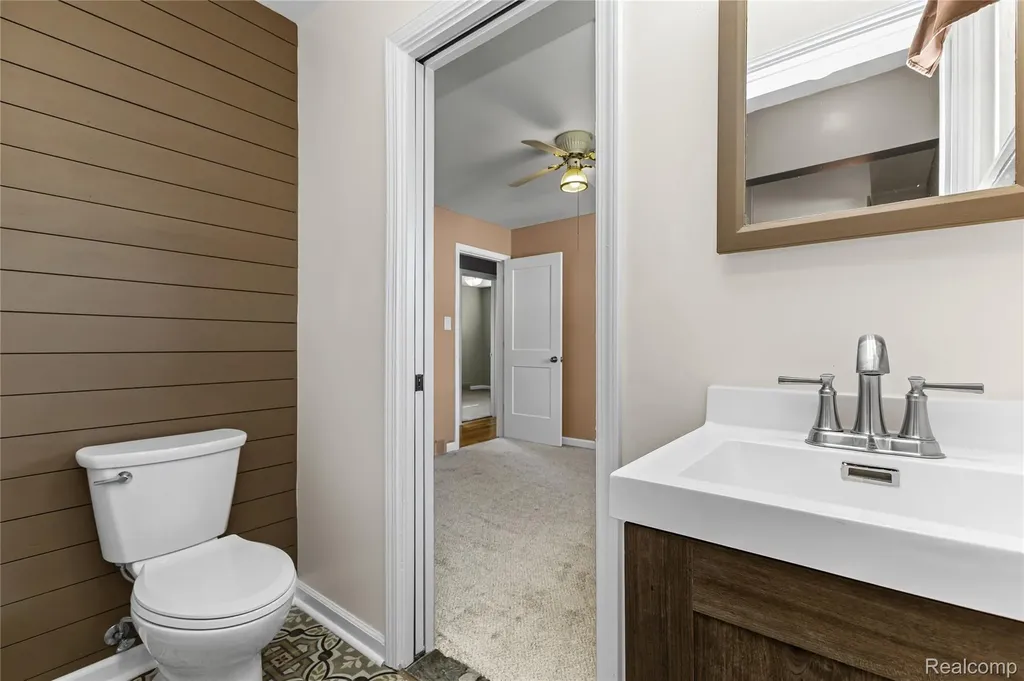 5201 Arden Avenue Warren City MI 48092