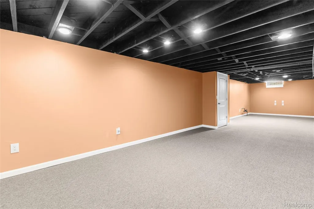 5201 Arden Avenue Warren City MI 48092