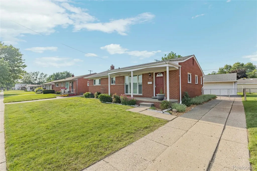 5201 Arden Avenue Warren City MI 48092