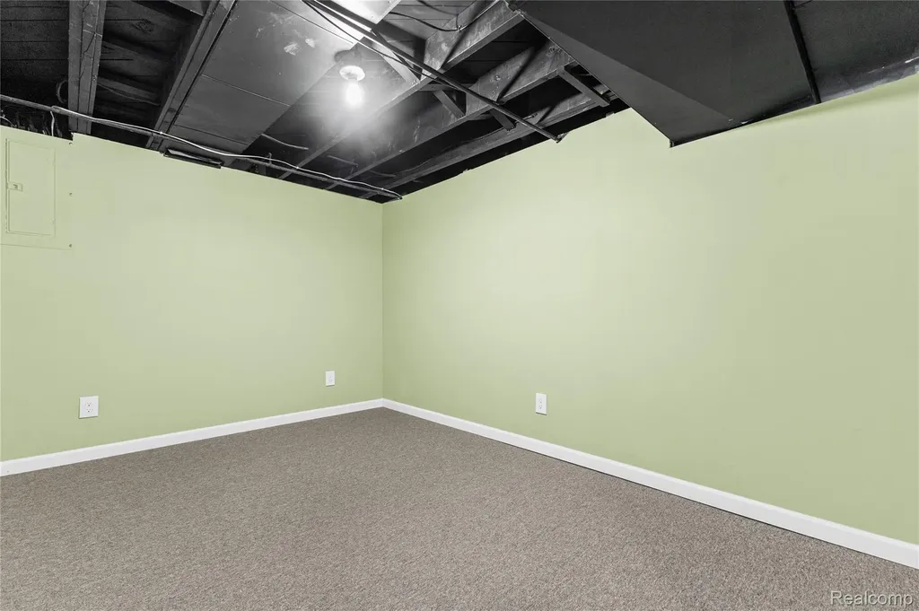 5201 Arden Avenue Warren City MI 48092